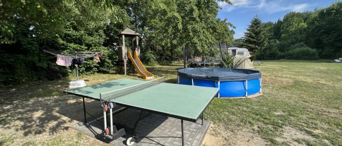 Freizeitspaß mit Rutsche, Pool, Trampolin und Tischtennis